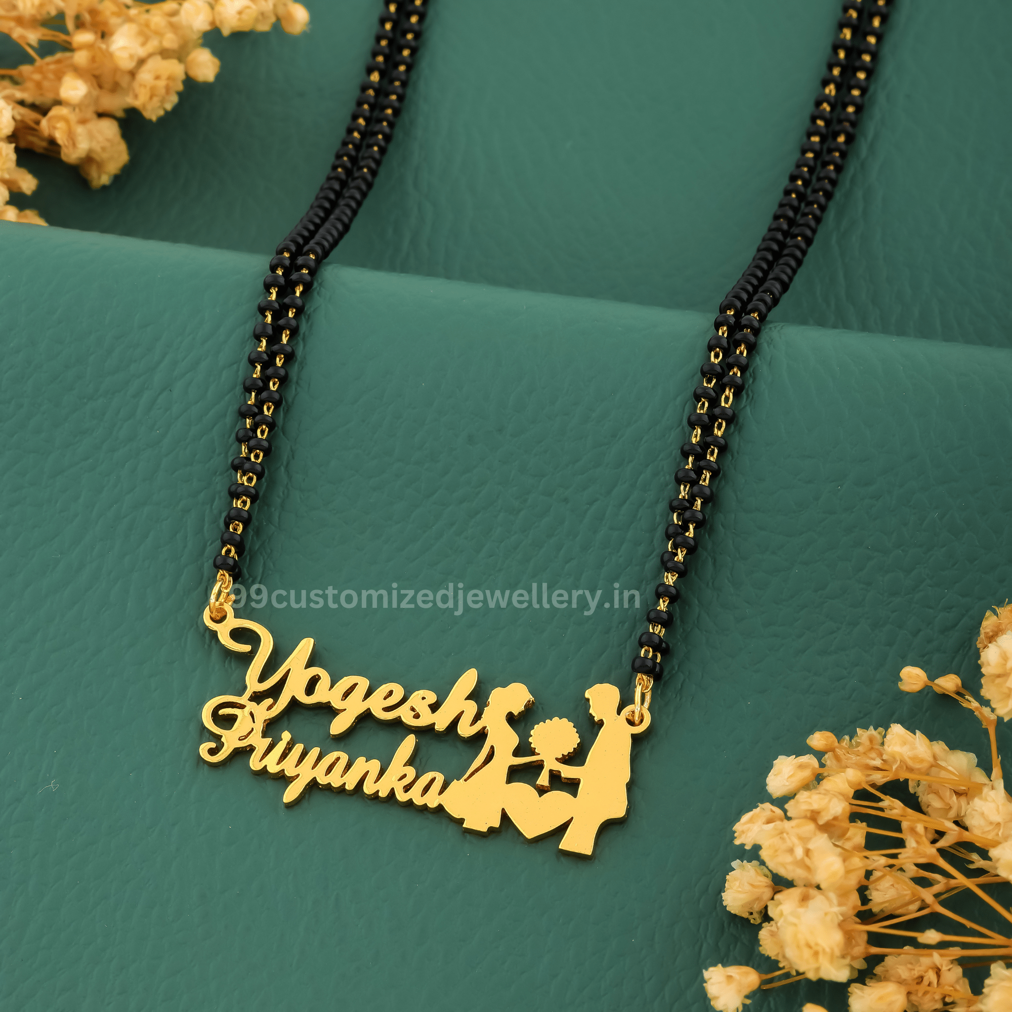 Custom Couple Name Necklace – Personalized Gold Name Pendant for Lover