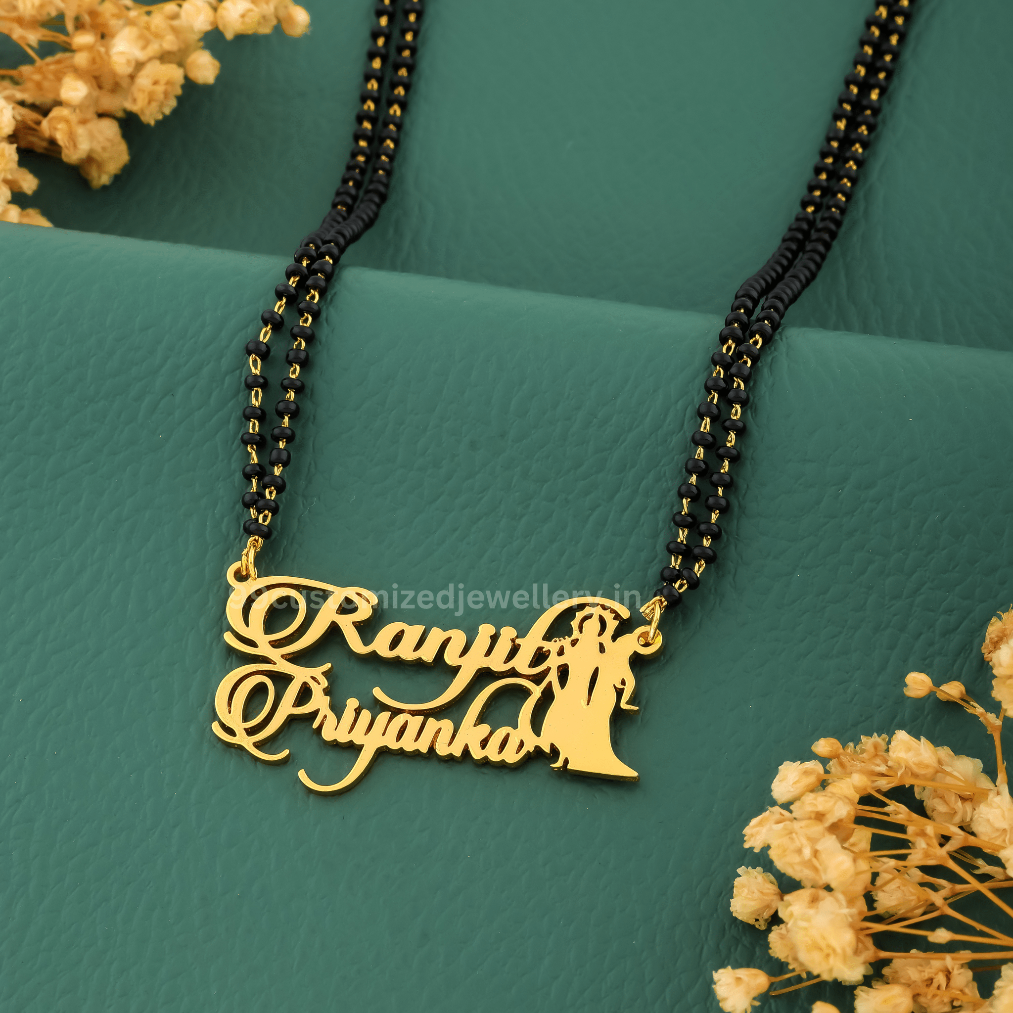 Personalized Couple Name Necklace – Custom Gold Name Pendant for Coupl